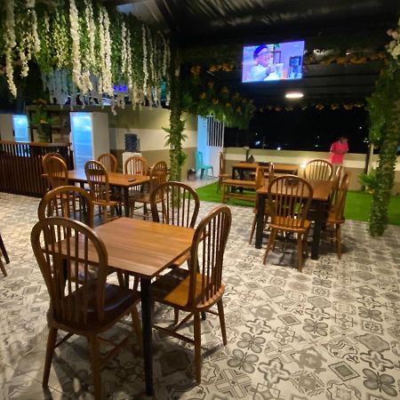 Hotel Flamingo Avia Labuan Bajo Extérieur photo