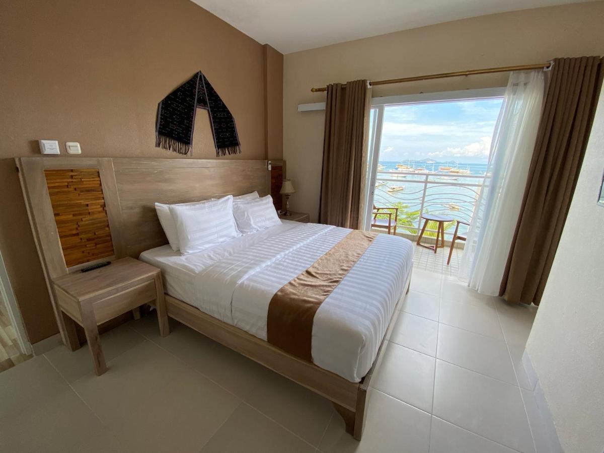 Hotel Flamingo Avia Labuan Bajo Extérieur photo