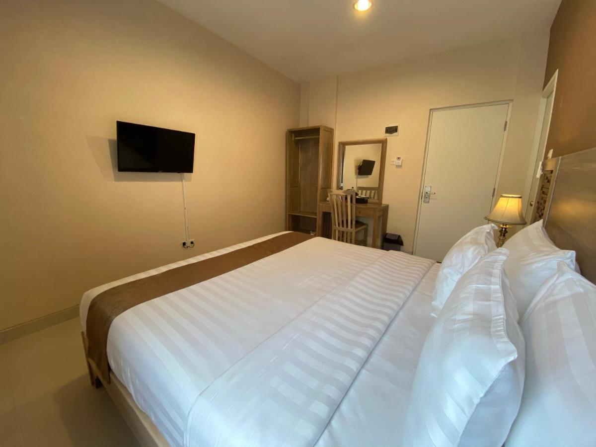 Hotel Flamingo Avia Labuan Bajo Extérieur photo