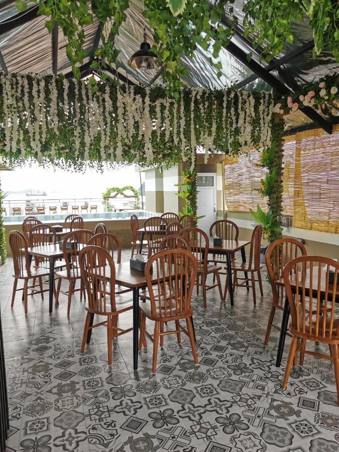 Hotel Flamingo Avia Labuan Bajo Extérieur photo