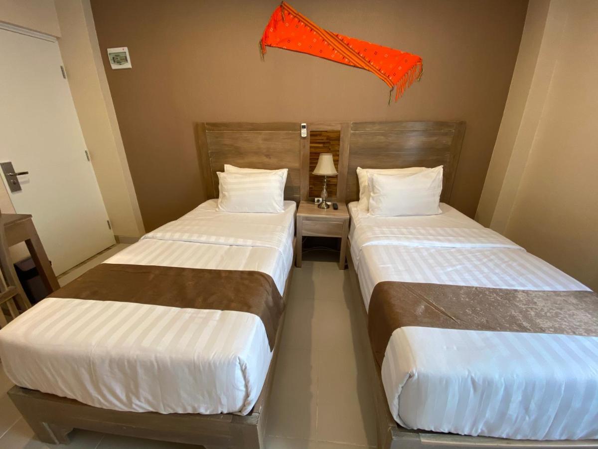 Hotel Flamingo Avia Labuan Bajo Extérieur photo