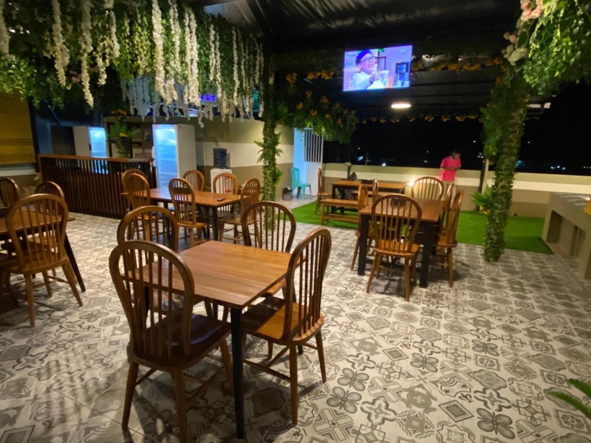 Hotel Flamingo Avia Labuan Bajo Extérieur photo