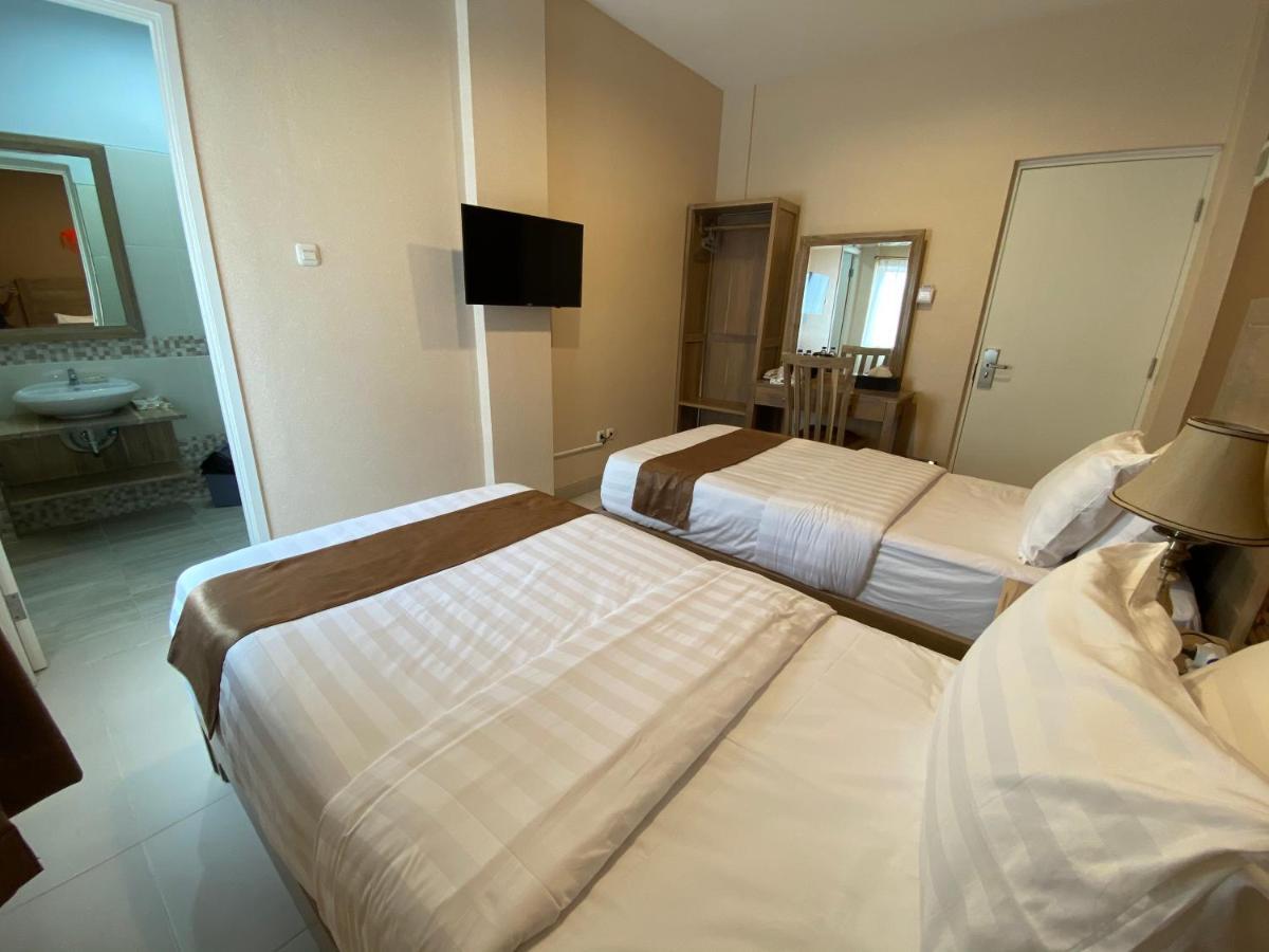 Hotel Flamingo Avia Labuan Bajo Extérieur photo
