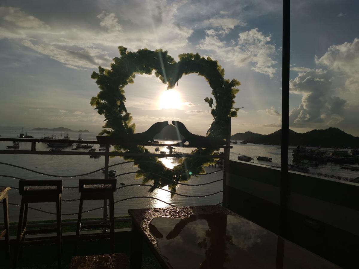 Hotel Flamingo Avia Labuan Bajo Extérieur photo